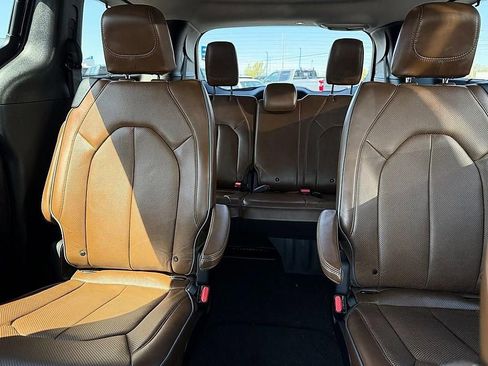 Used 2019 Chrysler Pacifica Limited w/ Tire & Wheel Group image 13