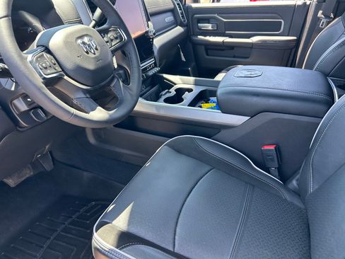 Used 2025 RAM 2500 Laramie AWD/4WD image 9