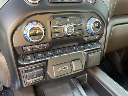 Used 2022 GMC Sierra 3500 Denali w/ Denali Ultimate Package AWD/4WD image 23
