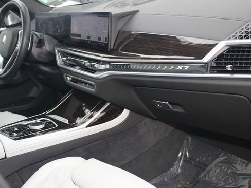 Used 2025 BMW X7 xDrive40i image 29