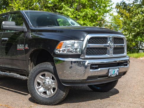 Used 2017 RAM 2500 Tradesman w/ Chrome Appearance Group AWD/4WD image 3