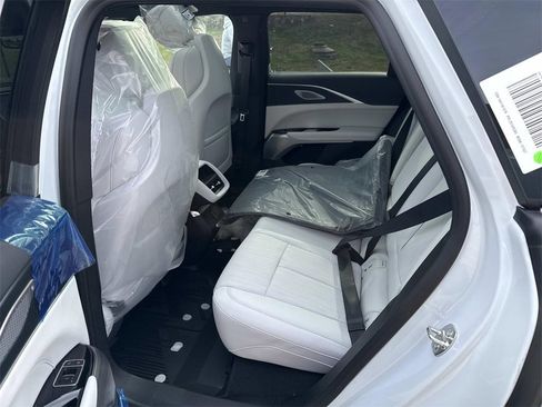 New 2026 Cadillac Lyriq Premium Luxury image 9