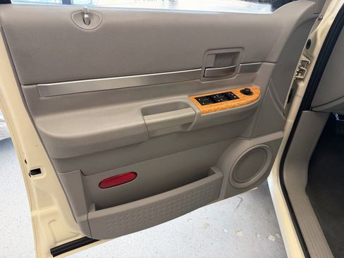 Used 2007 Chrysler Aspen Limited image 18