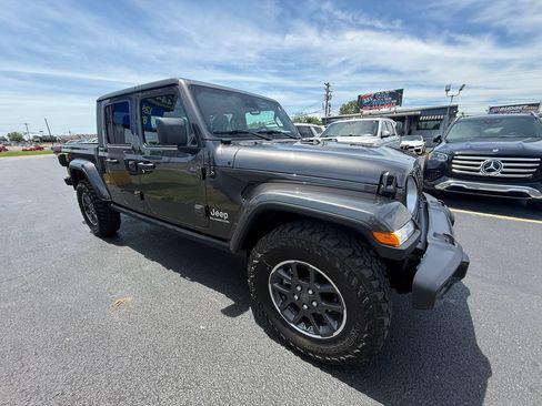 Used 2022 Jeep Gladiator Overland w/ Popular Equipment Package AWD/4WD image 1