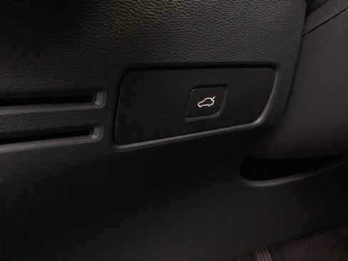 Certified 2026 Volvo XC40 B4 Core FWD image 31