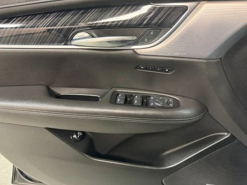 Used 2025 Cadillac XT6 Premium Luxury image 15