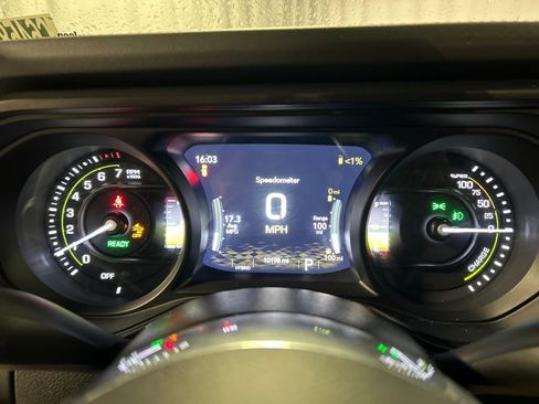 Used 2025 Jeep Wrangler Unlimited Sahara w/ Safety Group image 16