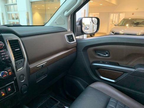 Used 2017 Nissan Titan Platinum Reserve AWD/4WD image 19