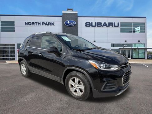 Used 2019 Chevrolet Trax LT w/ LT Convenience Package FWD image 1