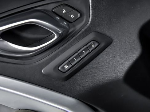 Used 2019 Chevrolet Camaro ZL1 RWD image 19