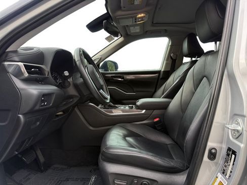 Used 2020 Toyota Highlander Limited AWD/4WD image 10