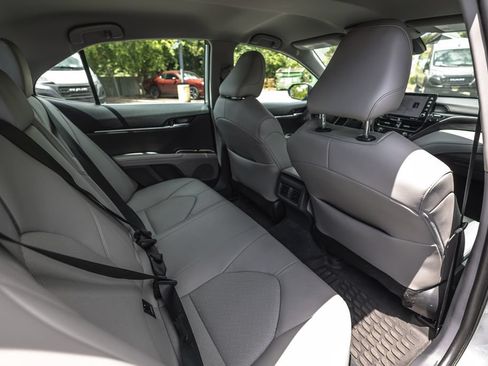 Used 2022 Toyota Camry XLE FWD image 28