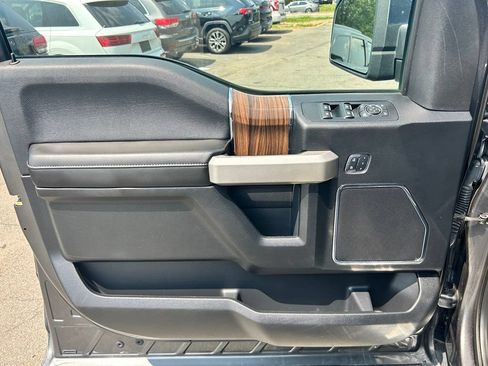 Used 2017 Ford F150 Lariat w/ Equipment Group 502A Luxury AWD/4WD image 20