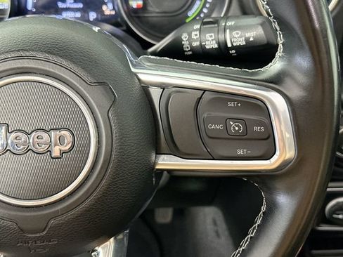 Used 2022 Jeep Wrangler Unlimited Sahara AWD/4WD image 23