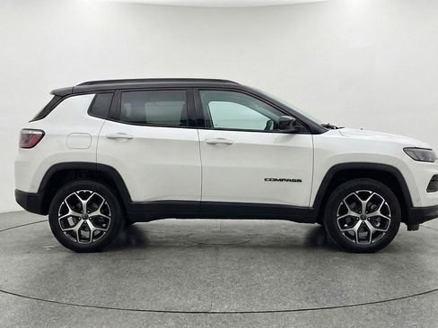 Used 2025 Jeep Compass Limited AWD/4WD image 11