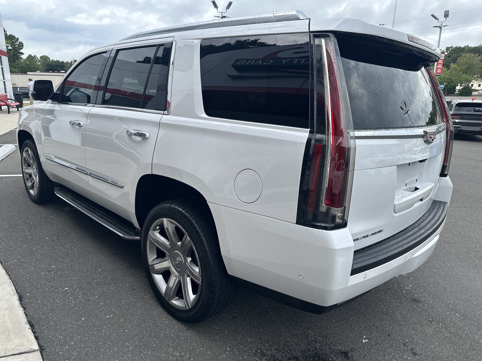 Used 2020 Cadillac Escalade Luxury AWD/4WD image 6