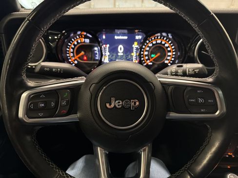 Used 2022 Jeep Wrangler Unlimited Sahara w/ Cold Weather Group AWD/4WD image 12