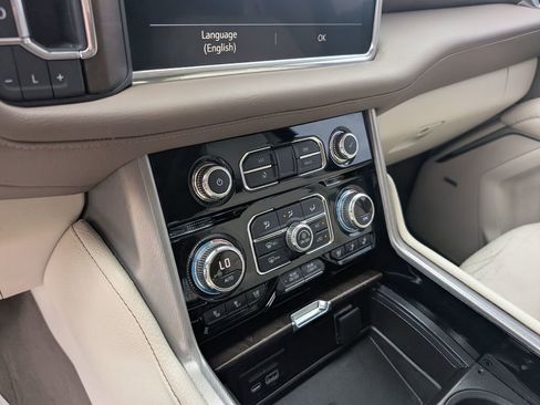 Used 2021 GMC Yukon XL Denali w/ Denali Ultimate Package AWD/4WD image 21