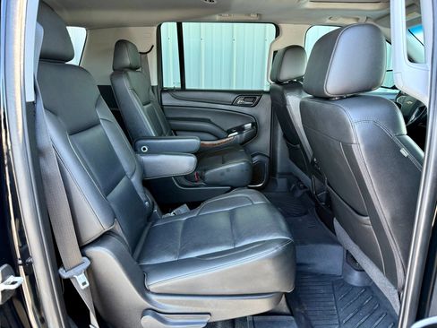 Used 2019 Chevrolet Suburban Premier AWD/4WD image 37
