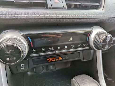 Used 2020 Toyota RAV4 XLE image 22