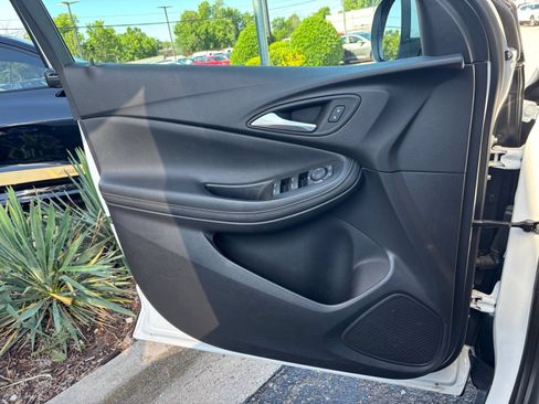 Used 2025 Buick Encore GX Preferred FWD image 18