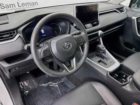 Used 2023 Toyota RAV4 XLE Premium image 9
