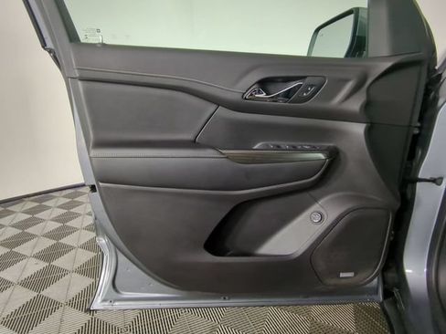 Used 2021 GMC Acadia SLT FWD image 29