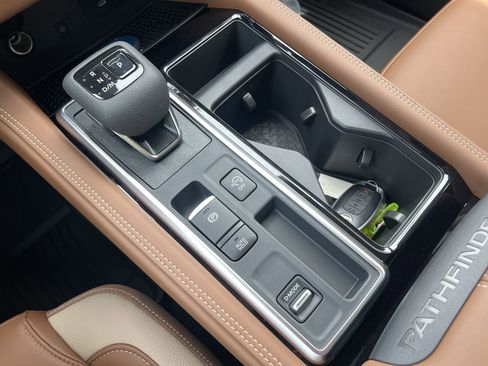 New 2026 Nissan Pathfinder Platinum FWD image 8