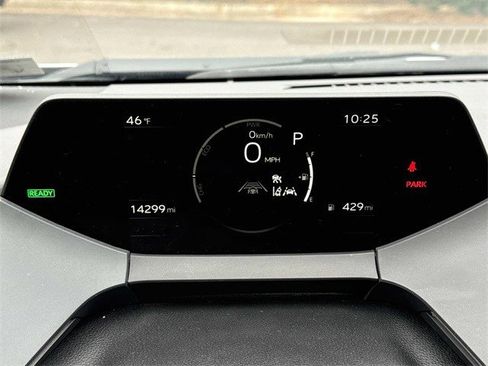 Used 2025 Toyota Prius LE image 26