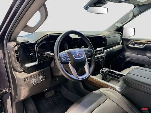 Used 2025 GMC Sierra 1500 Elevation w/ Elevation Premium Package AWD/4WD image 9