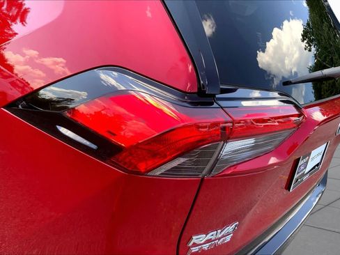 Used 2022 Toyota RAV4 SE w/ Weather & Moonroof Package AWD/4WD image 28