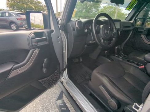 Used 2018 Jeep Wrangler Sport AWD/4WD image 17