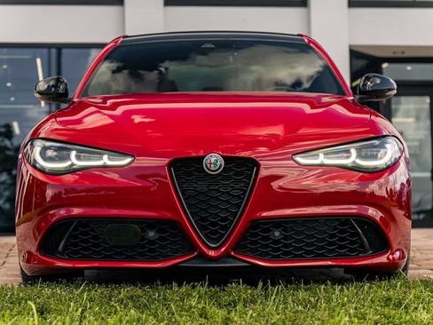 Used 2024 Alfa Romeo Giulia Veloce RWD image 8