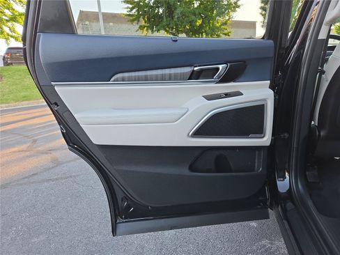 Certified 2023 Kia Telluride EX w/ EX Captain's Chair Package AWD/4WD image 25