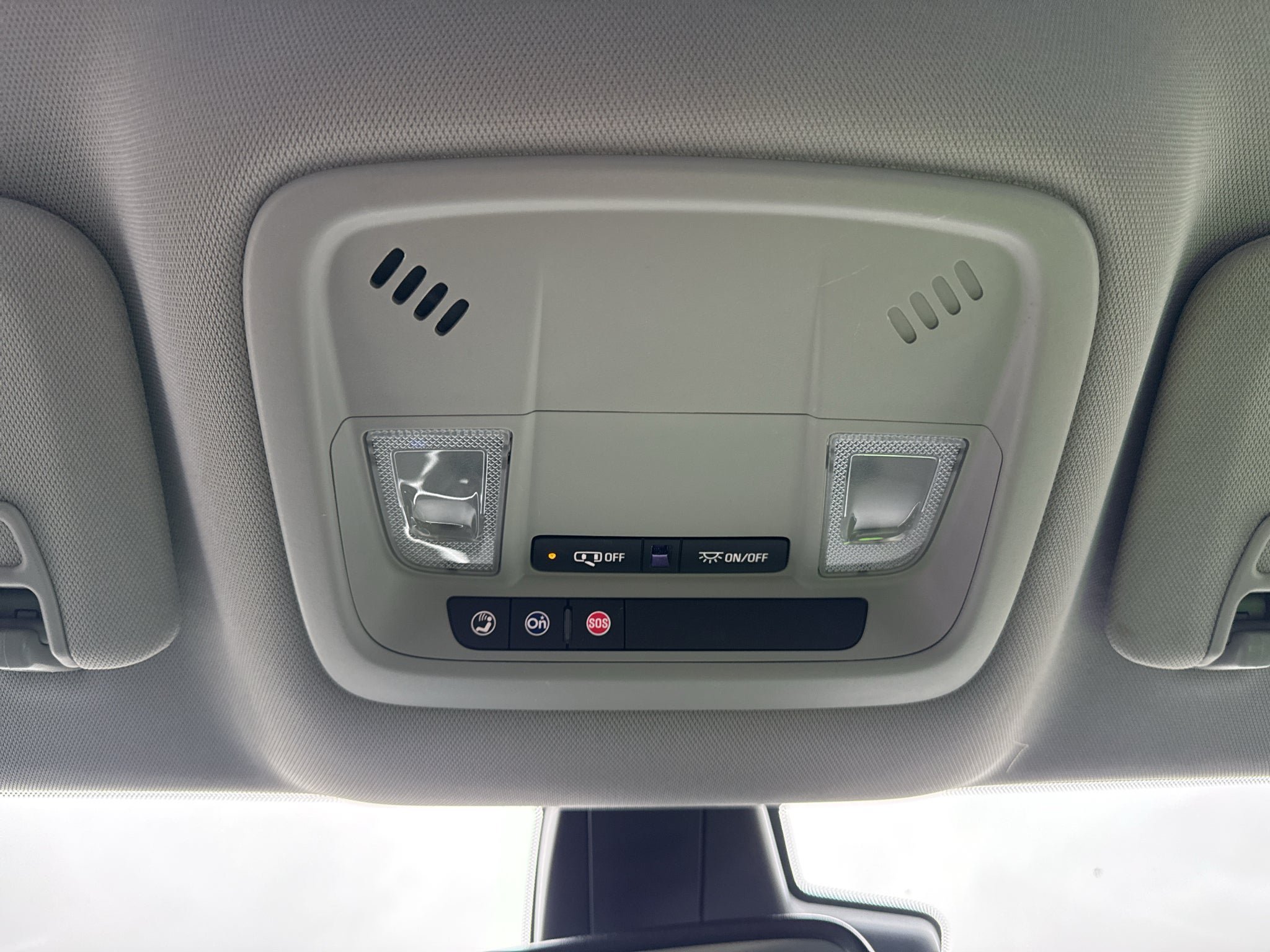 Used 2018 Chevrolet Volt Premier w/ Driver Confidence Package FWD image 17