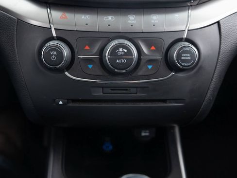 Used 2018 Dodge Journey Crossroad AWD/4WD image 35