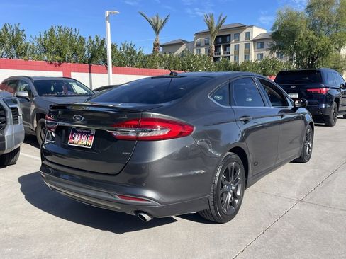Used 2018 Ford Fusion SE w/ Equipment Group 201A image 2
