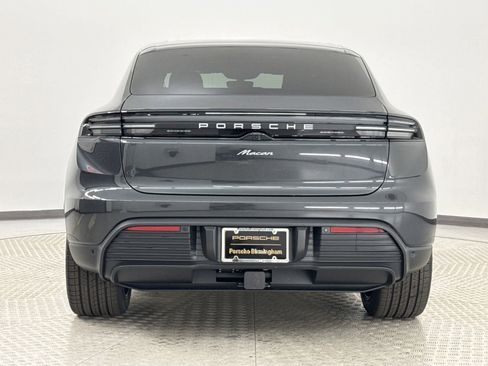 Certified 2025 Porsche Macan Electric image 10