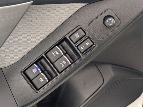 Used 2018 Subaru Forester 2.5i Premium w/ All-Weather Package image 11