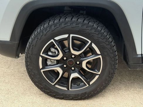 Used 2025 Jeep Compass Trailhawk AWD/4WD image 30