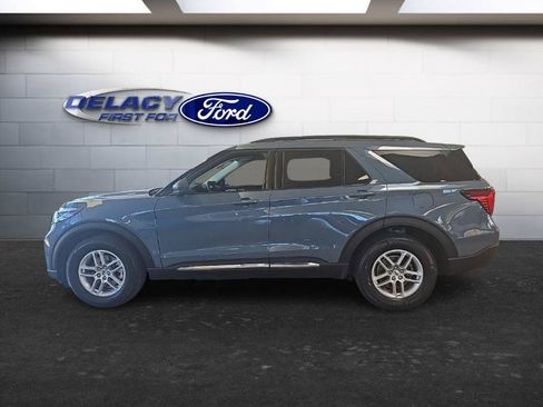 Used 2025 Ford Explorer Active AWD/4WD image 3
