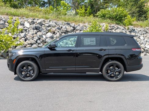 New 2025 Jeep Grand Cherokee L Altitude image 8