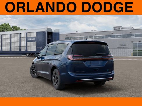 New 2025 Chrysler Pacifica Premium image 3