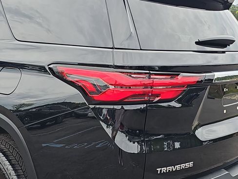 Used 2023 Chevrolet Traverse LT FWD image 39