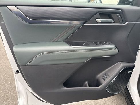 Used 2024 GMC Acadia AT4 w/ Super Cruise Package image 15