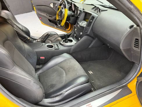 Used 2009 Nissan 370Z Touring w/ Sport Pkg RWD image 15