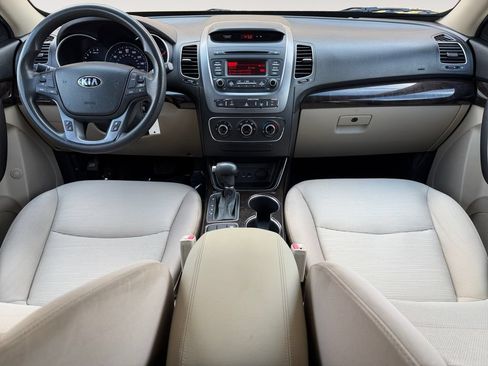 Used 2014 Kia Sorento LX AWD/4WD image 16