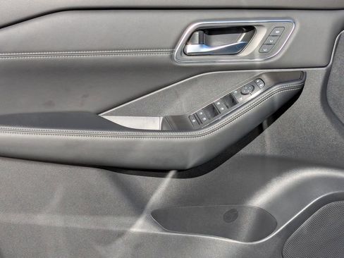 New 2026 Nissan Rogue Platinum AWD/4WD image 11