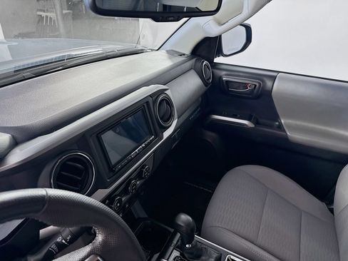 Used 2019 Toyota Tacoma SR5 AWD/4WD image 7