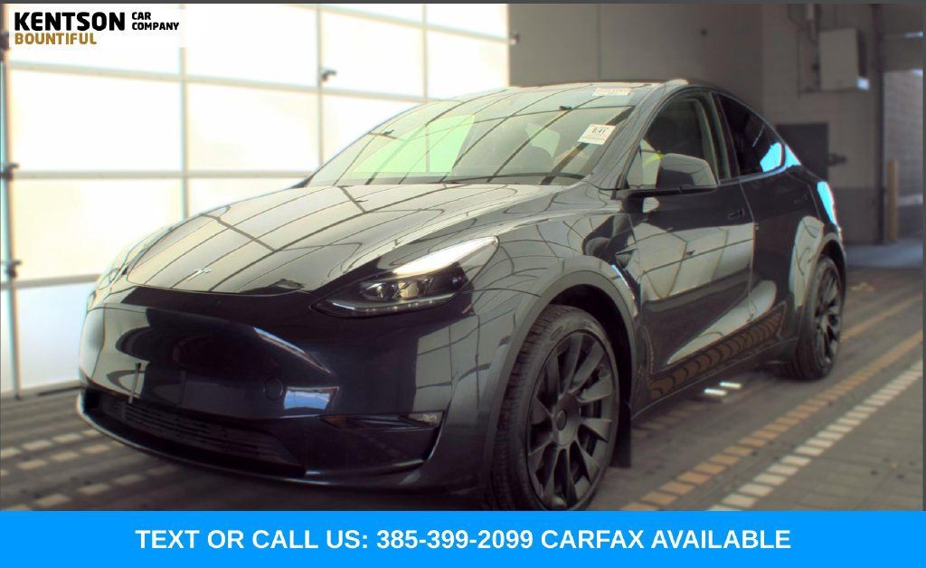 Used 2024 Tesla Model Y Long Range AWD/4WD image 1